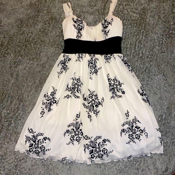 Trixxi Dresses & Skirts - Beautiful juniors Large formal/prom dress